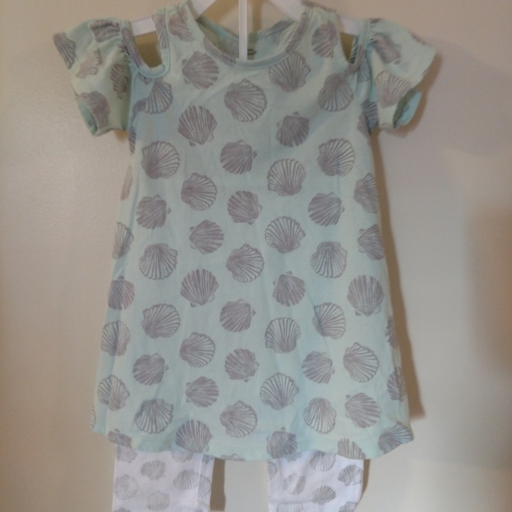 Sea Green Seashell Tunic with White Capri Pants